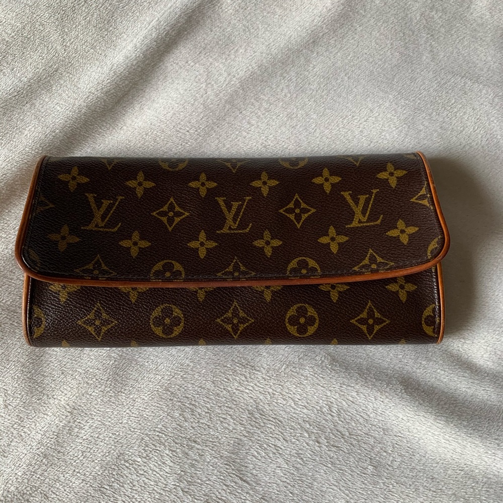 Louis Vuitton Monogram Clutch/Shoulder Bag